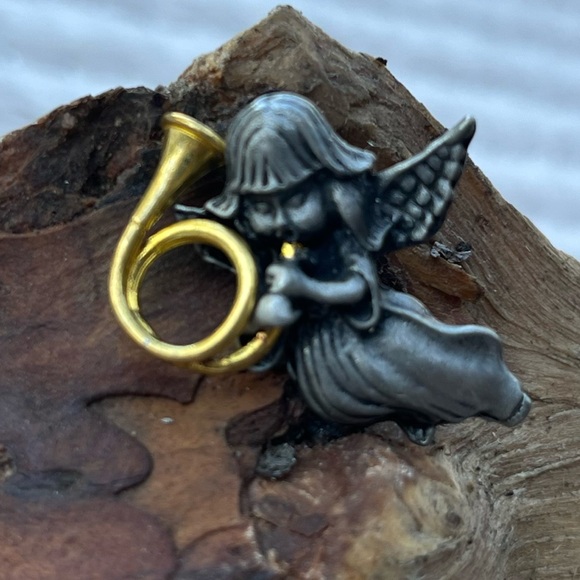 Vintage Pewter Angel Pin Brooch Gold Tone Horn - Picture 2 of 4